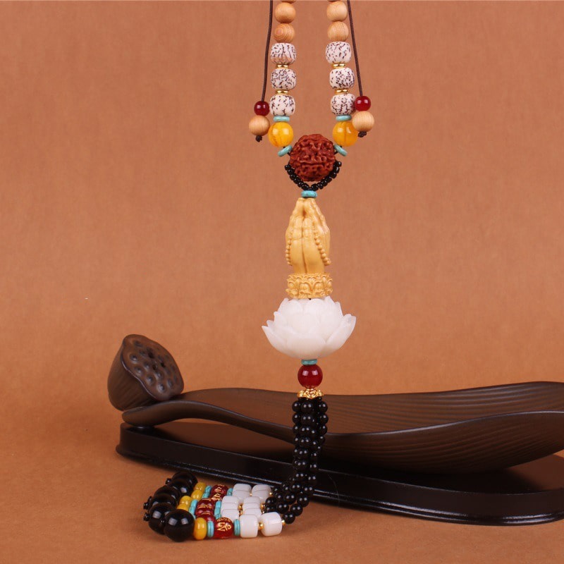 khanh-treo-xe-oto-phat-toa-dai-sen-trang