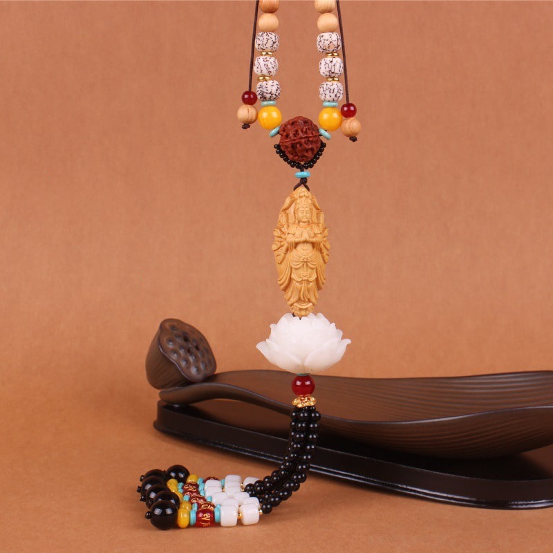 khanh-treo-xe-oto-phat-toa-dai-sen-trang