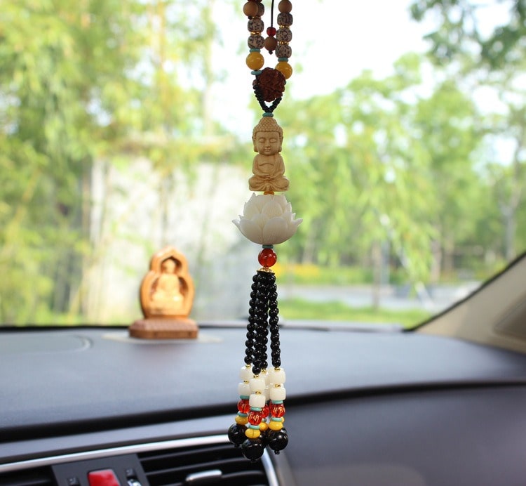 khanh-treo-xe-oto-phat-toa-dai-sen-trang