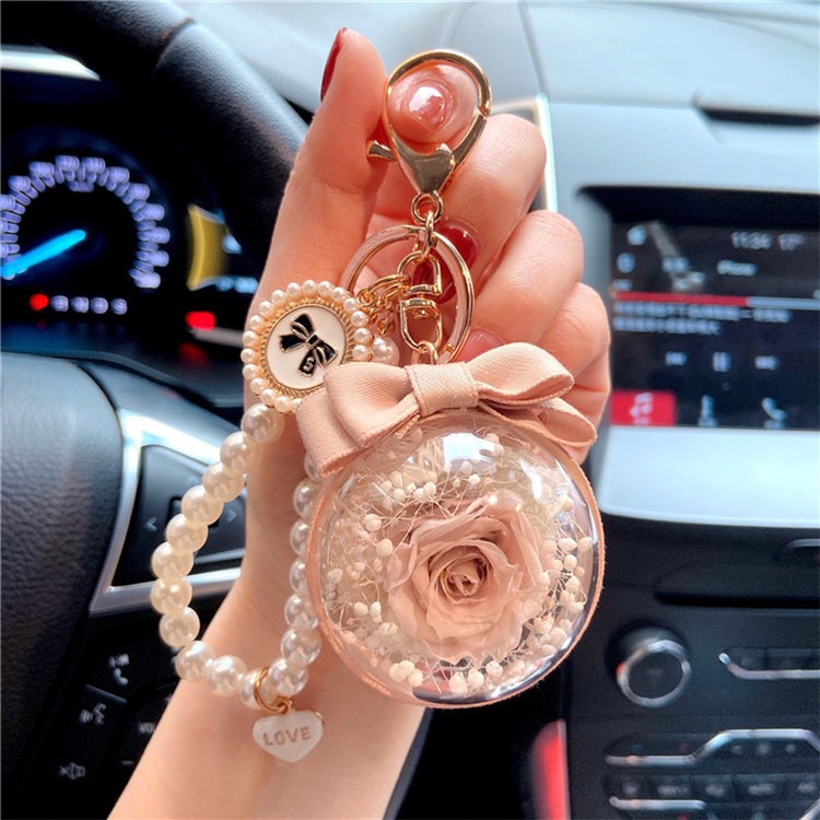 moc-chia-khoa-qua-cau-hoa-hong