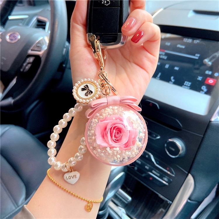 moc-chia-khoa-qua-cau-hoa-hong