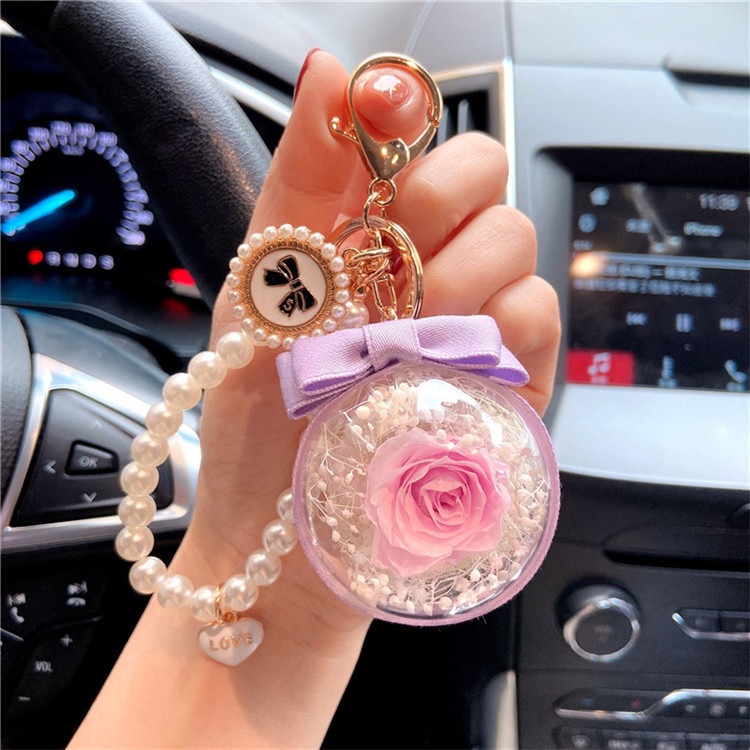 moc-chia-khoa-qua-cau-hoa-hong