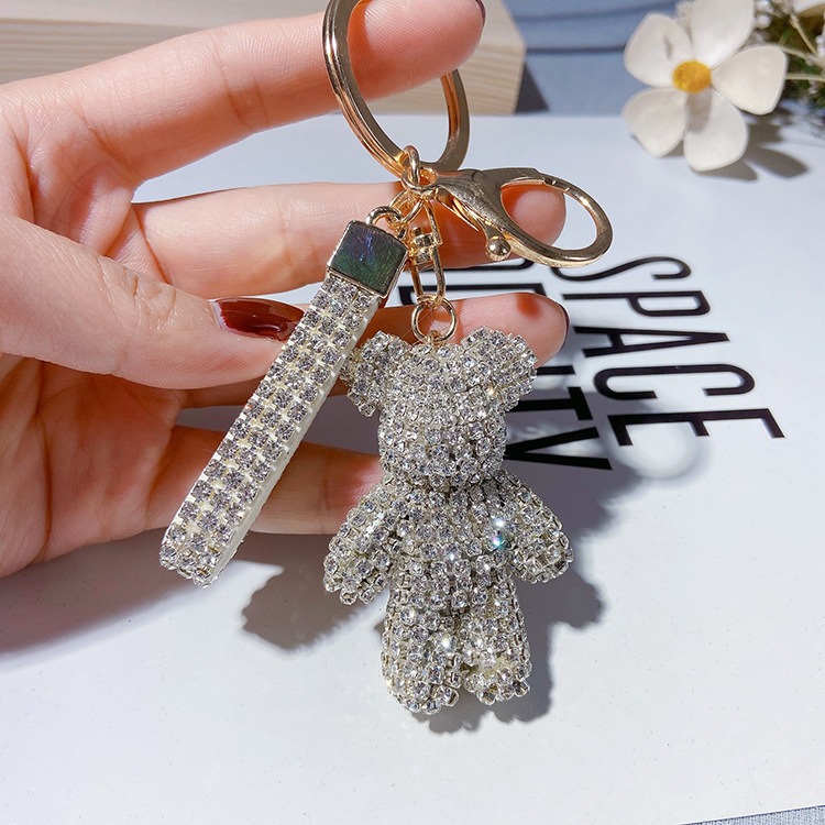 moc-chia-khoa-xe-gau-gan-da