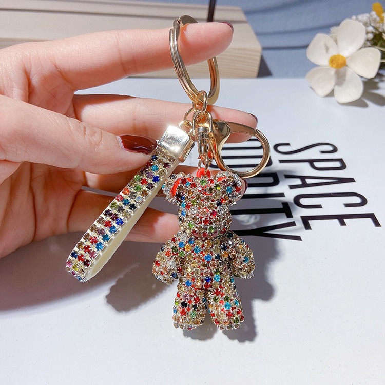 moc-chia-khoa-xe-gau-gan-da