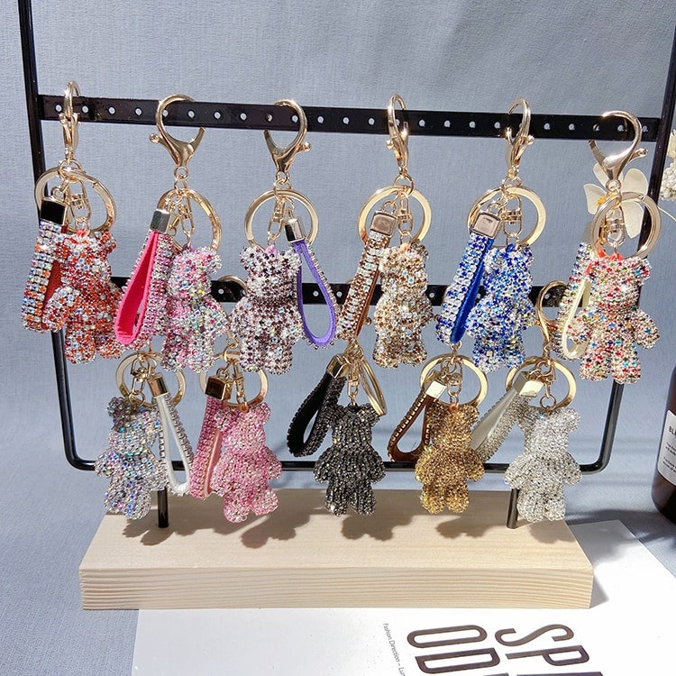 moc-chia-khoa-xe-gau-gan-da