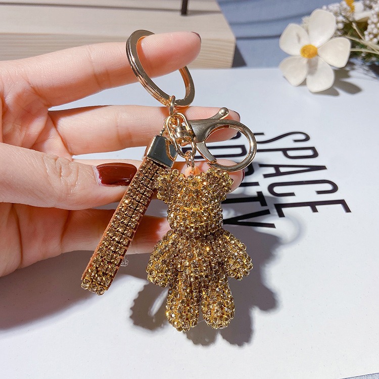 moc-chia-khoa-xe-gau-gan-da