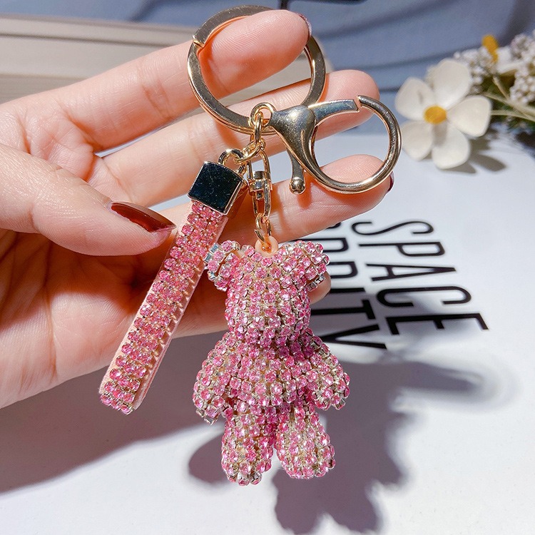 moc-chia-khoa-xe-gau-gan-da