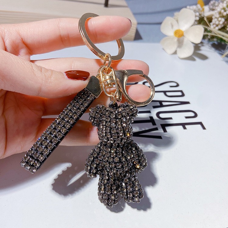 moc-chia-khoa-xe-gau-gan-da