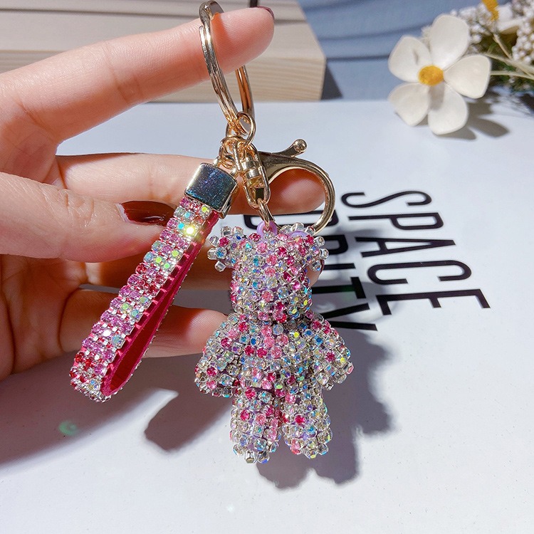 moc-chia-khoa-xe-gau-gan-da