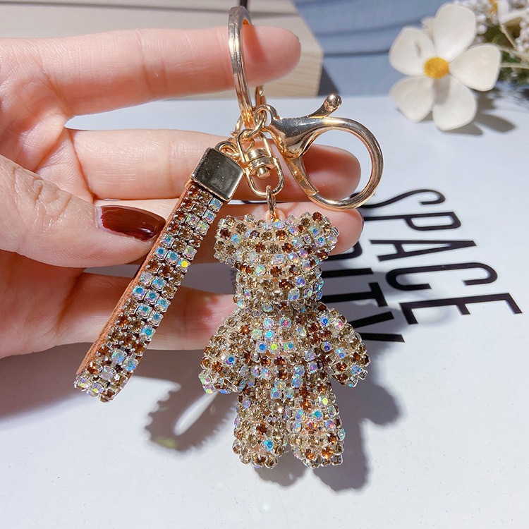 moc-chia-khoa-xe-gau-gan-da