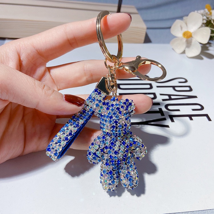 moc-chia-khoa-xe-gau-gan-da