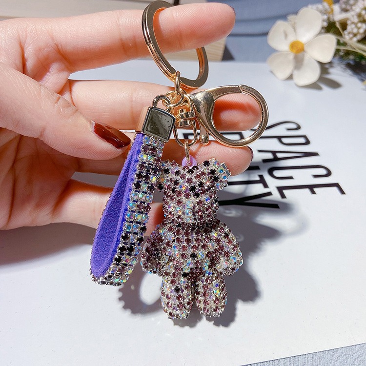 moc-chia-khoa-xe-gau-gan-da