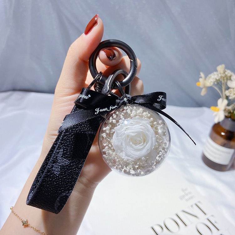 moc-khoa-oto-qua-cau-pha-le-hoa-bat-tu