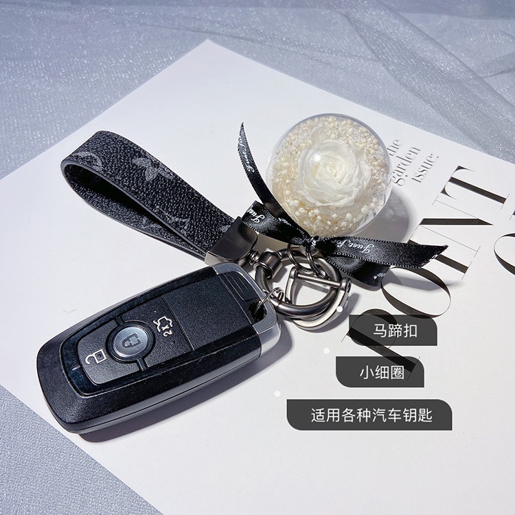 moc-khoa-oto-qua-cau-pha-le-hoa-bat-tu