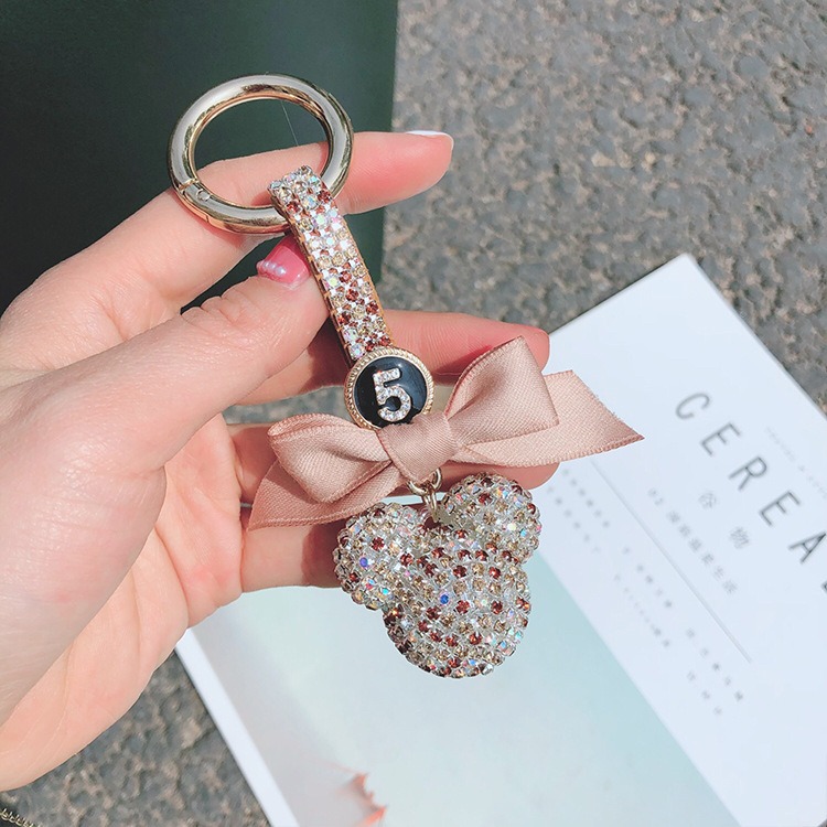 moc-khoa-oto-qua-cau-pha-le-nam-da