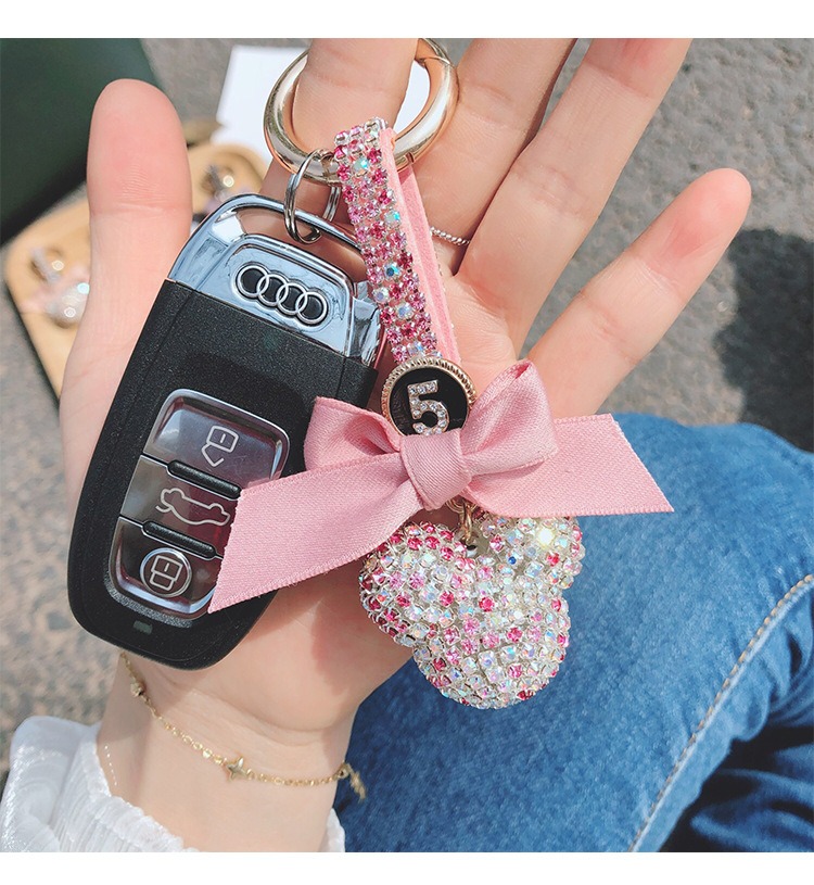 moc-khoa-oto-qua-cau-pha-le-nam-da