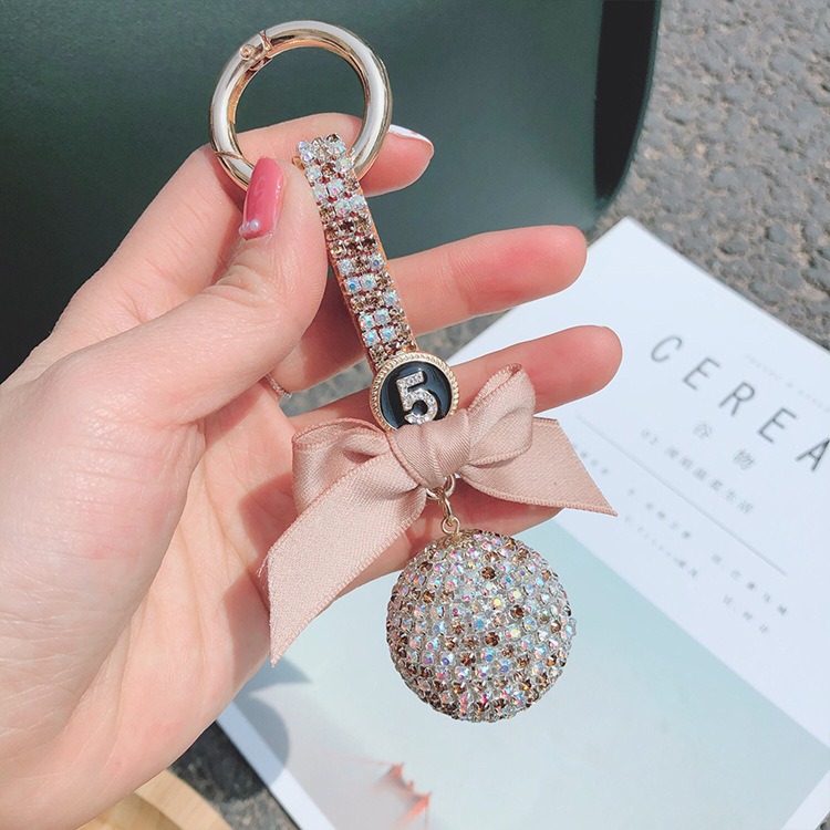 moc-khoa-oto-qua-cau-pha-le-nam-da