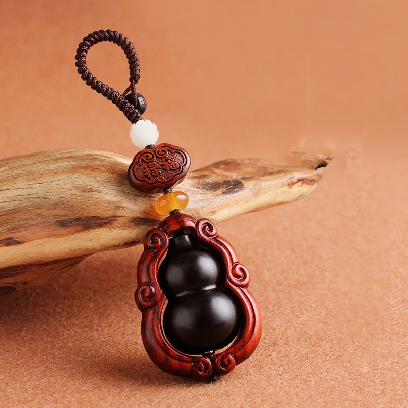 moc-khoa-phong-thuy-bau-ho-lo-bang-go