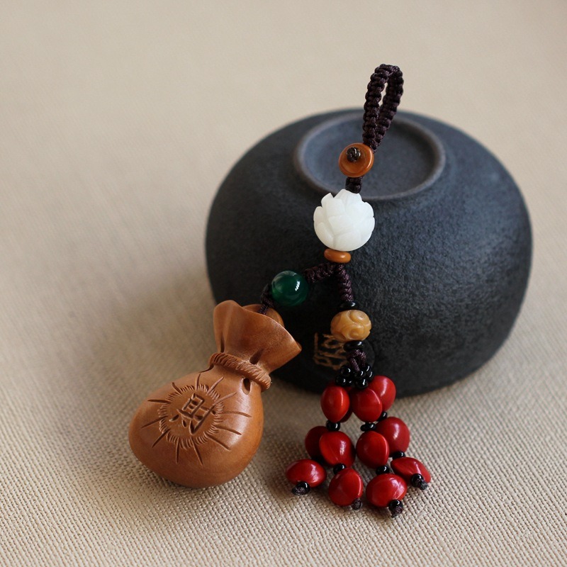 moc-khoa-phong-thuy cho oto