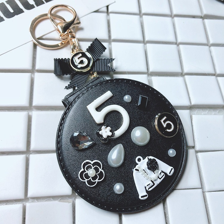 moc-khoa-xe-chanel-no5 