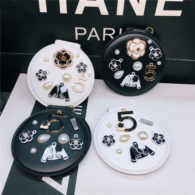 moc-khoa-xe-chanel-no5 