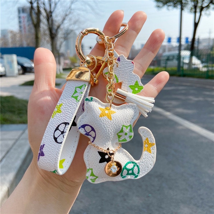 moc-khoa-xe-meo-con-bang-da