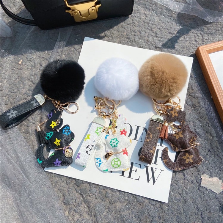 moc-khoa-xe-meo-con-bang-da