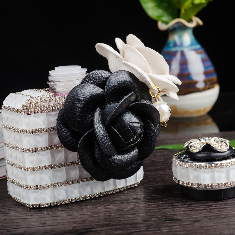 nuoc hoa xe oto trang tri 