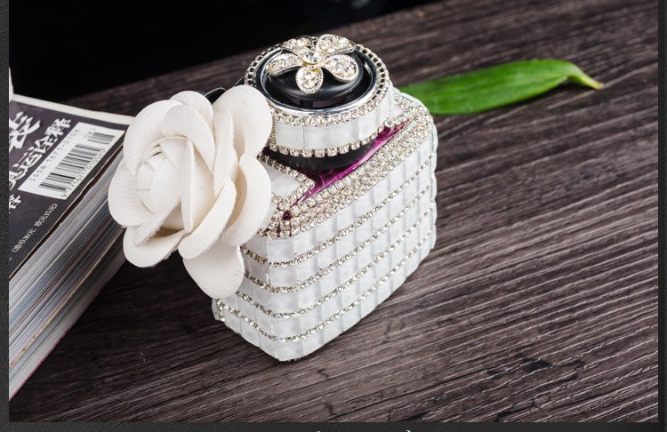 nuoc hoa xe oto trang tri 