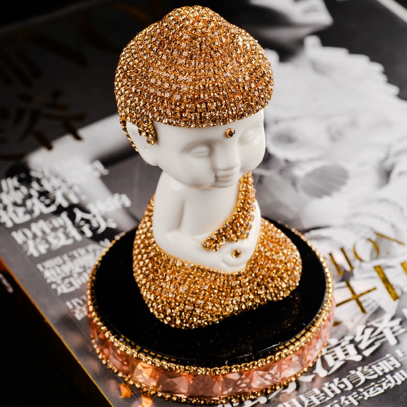 tuong-phat-de-oto-gan-da-ket-hop-nuoc-hoa