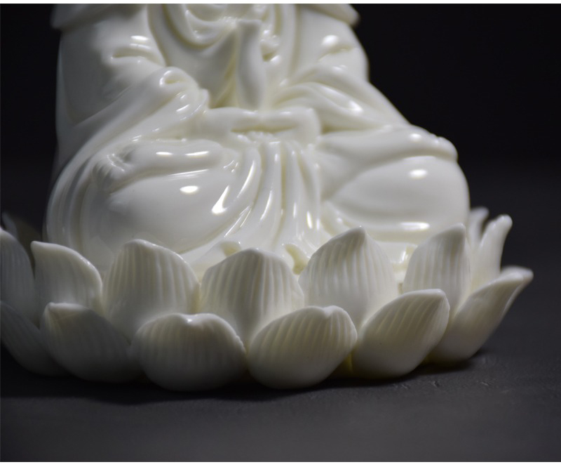 tuong-phat-de-xe-oto-quan-the-am