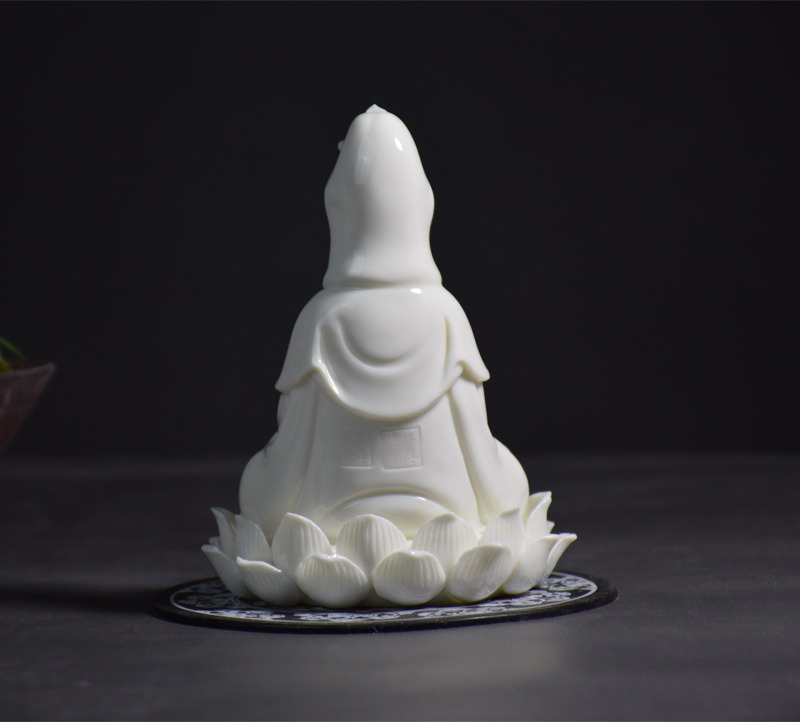 tuong-phat-de-xe-oto-quan-the-am