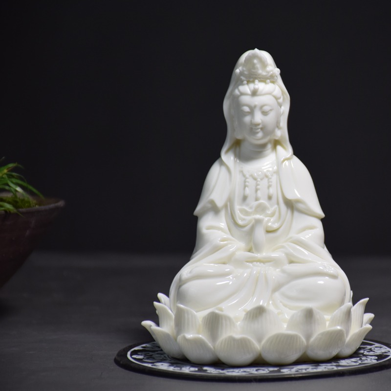 tuong-phat-de-xe-oto-quan-the-am