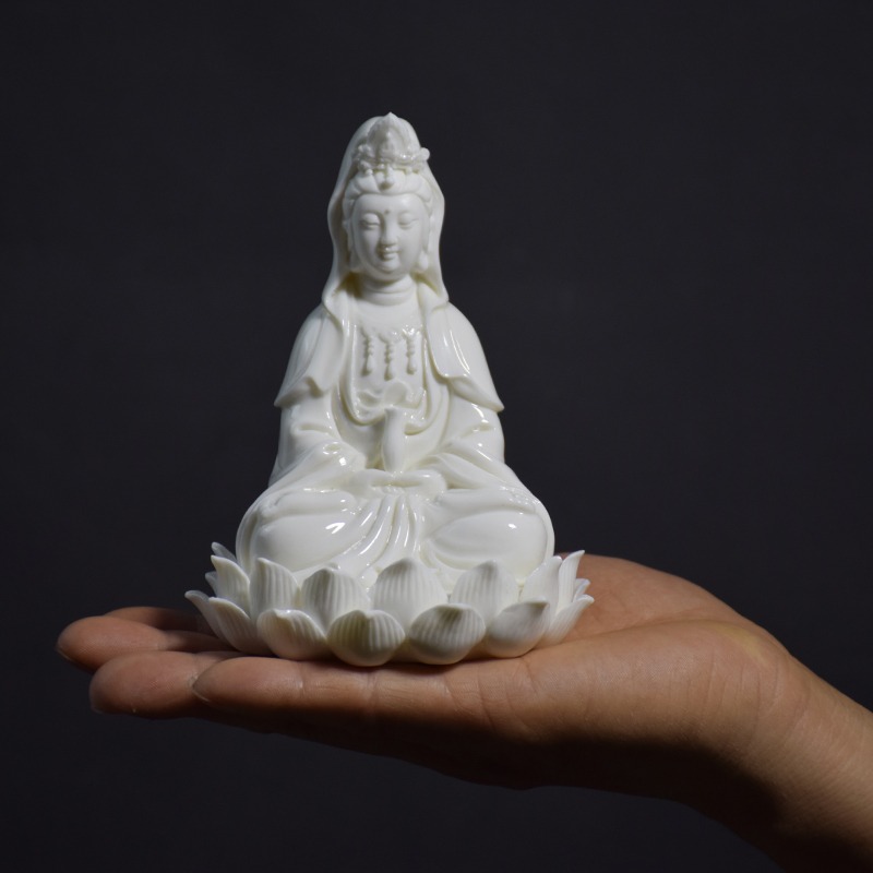 tuong-phat-de-xe-oto-quan-the-am