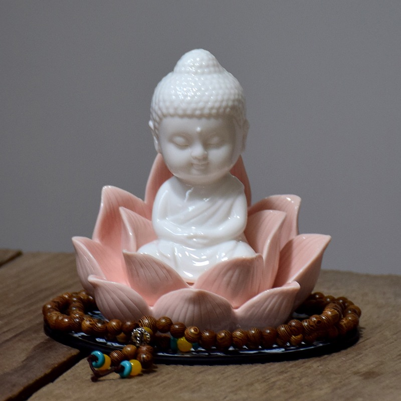 tuong-phat-nhu-lai-toa-dai-sen-de-oto-bang-gom-su