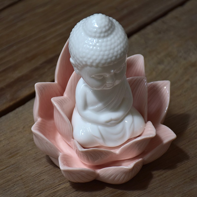 tuong-phat-nhu-lai-toa-dai-sen-de-oto-bang-gom-su