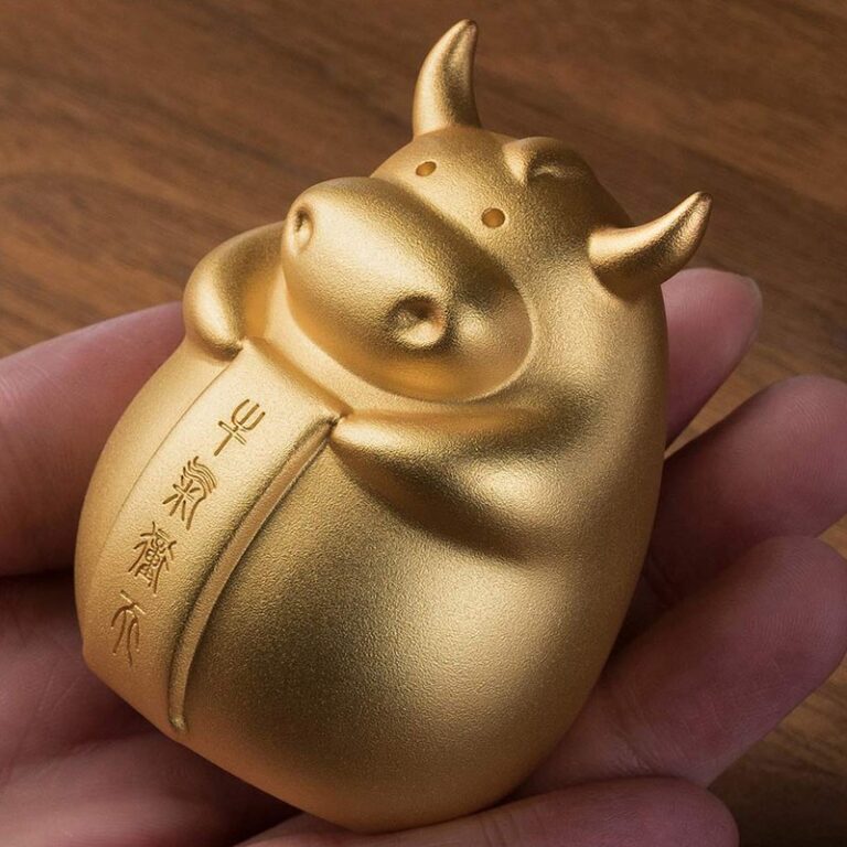 Tượng Trâu Vàng Sung Túc Để Taplo Ô Tô